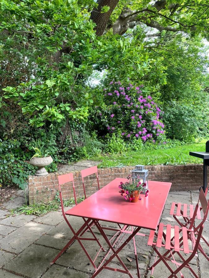 Peaceful With Private Garden Casa vacanze *